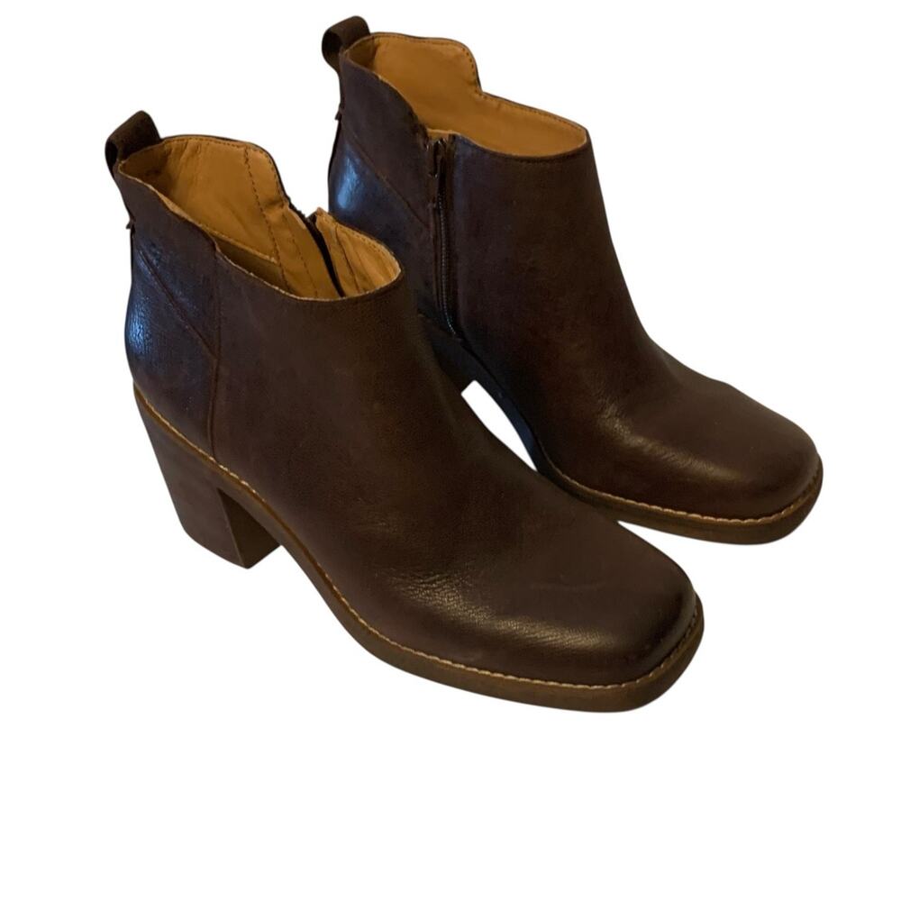 Crown Vintage Brown Leather Chunky Heeled Zippered Stitched Short Boots / Sz 9M